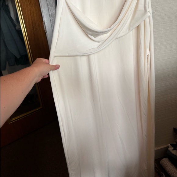 Meshki Elegant Cream Maxi Dress - Picture 4 of 8